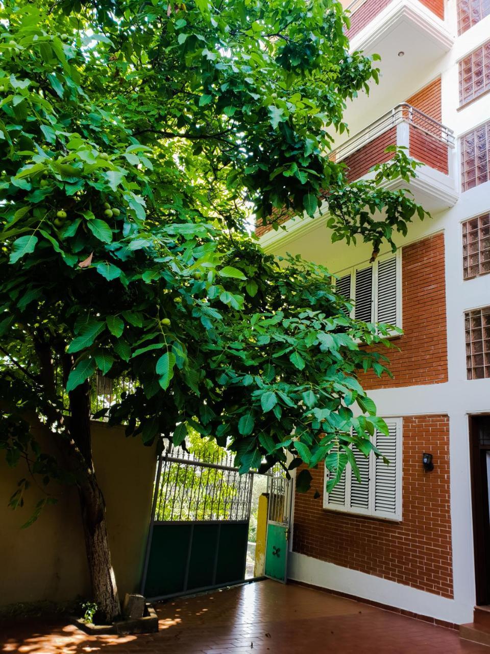 Lux Apartments Vlorë Esterno foto