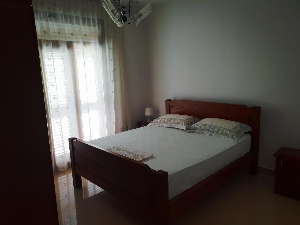 Lux Apartments Vlorë Esterno foto