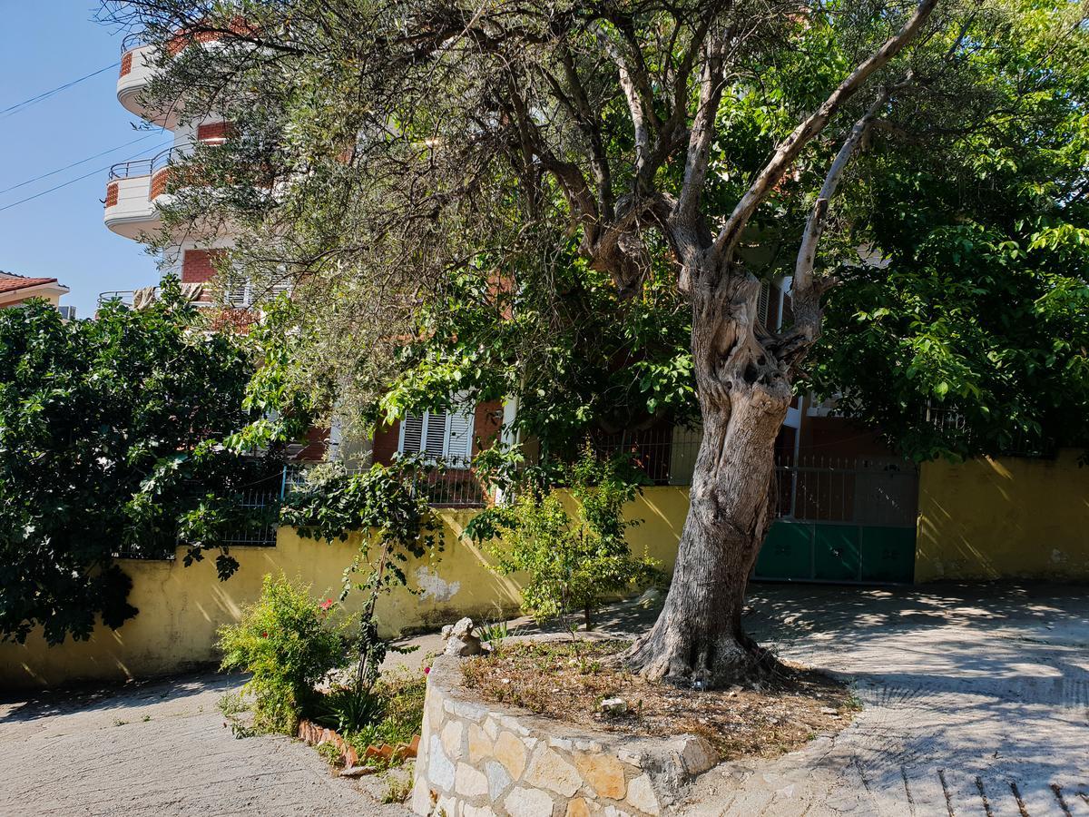 Lux Apartments Vlorë Esterno foto