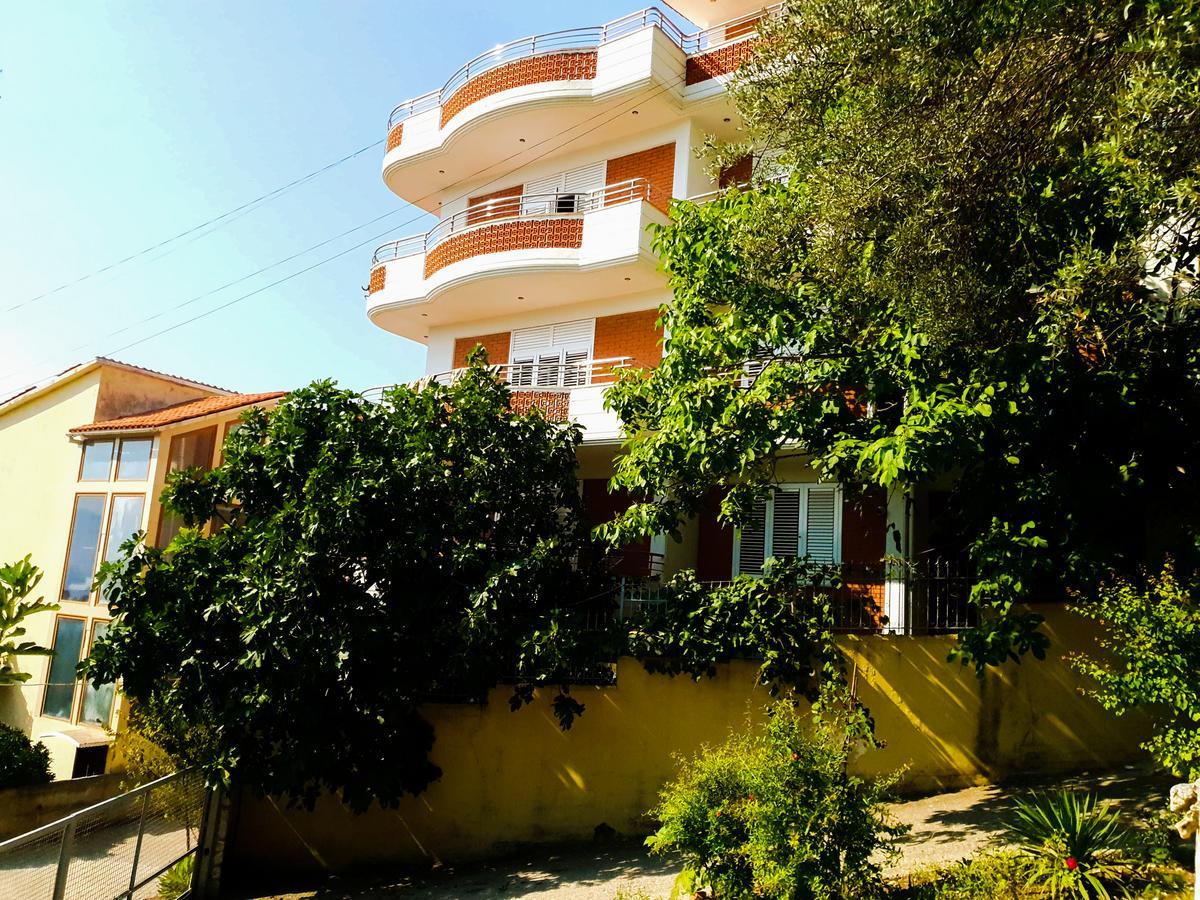 Lux Apartments Vlorë Esterno foto