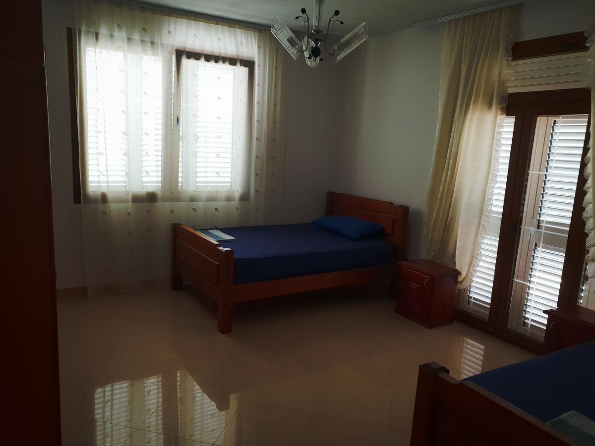 Lux Apartments Vlorë Esterno foto