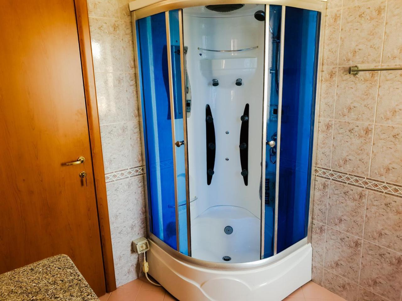 Lux Apartments Vlorë Esterno foto
