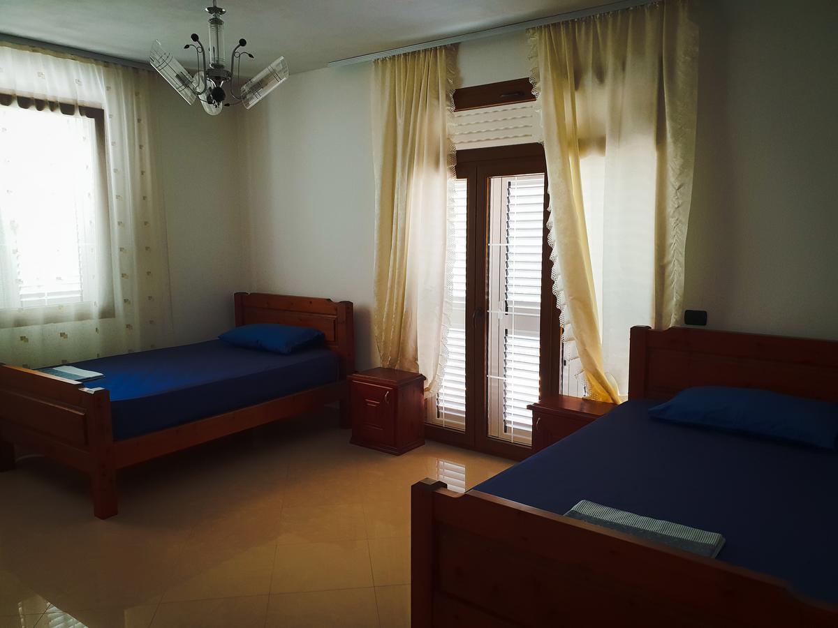 Lux Apartments Vlorë Esterno foto