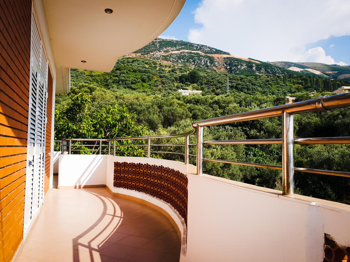 Lux Apartments Vlorë Esterno foto